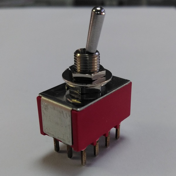 1004P1-T1 ON-ON 12 BAC.TOGGLE ANAHTAR