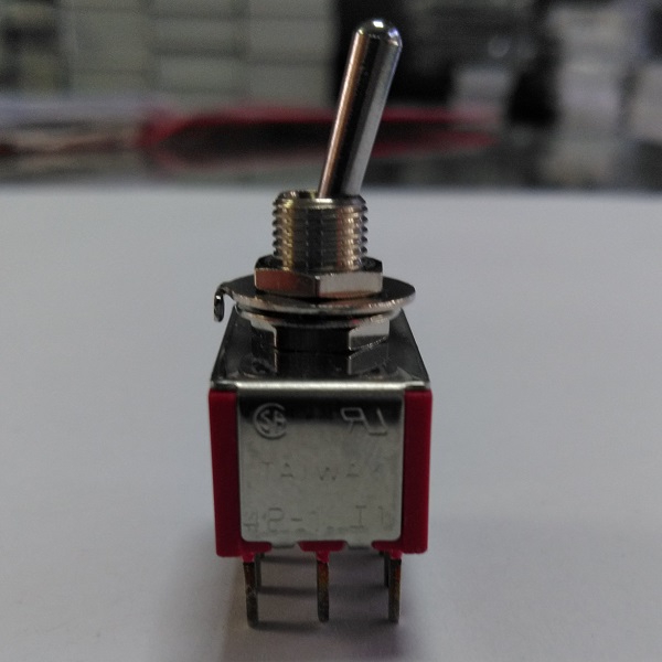 1004P1-T1 ON-ON 12 BAC.TOGGLE ANAHTAR