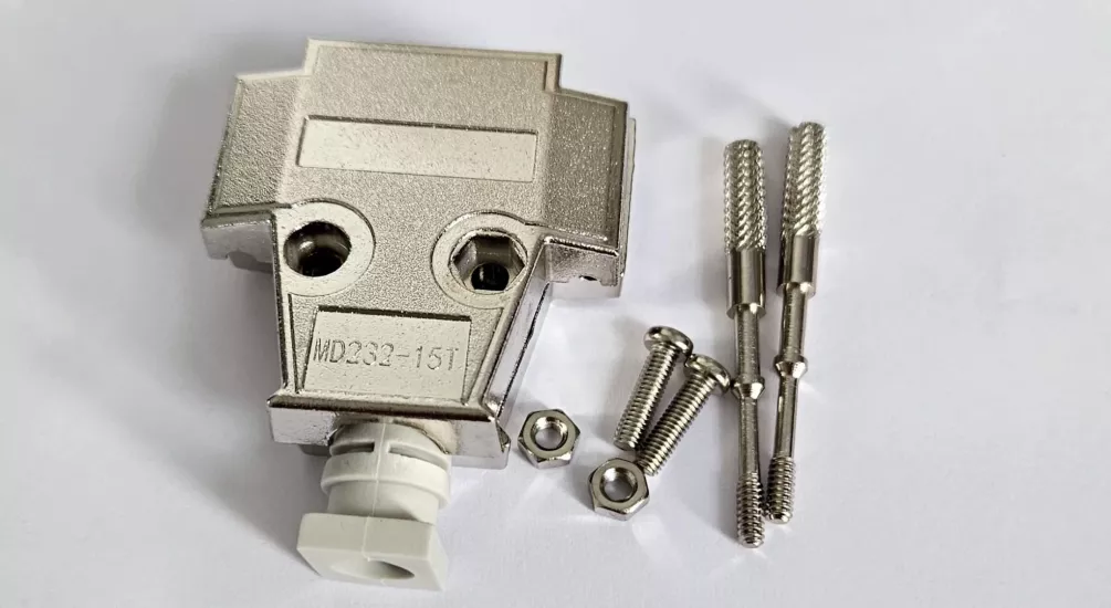 D.SUB 15 .li 2 SIRA KONNEKTÖR METAL KAPAK