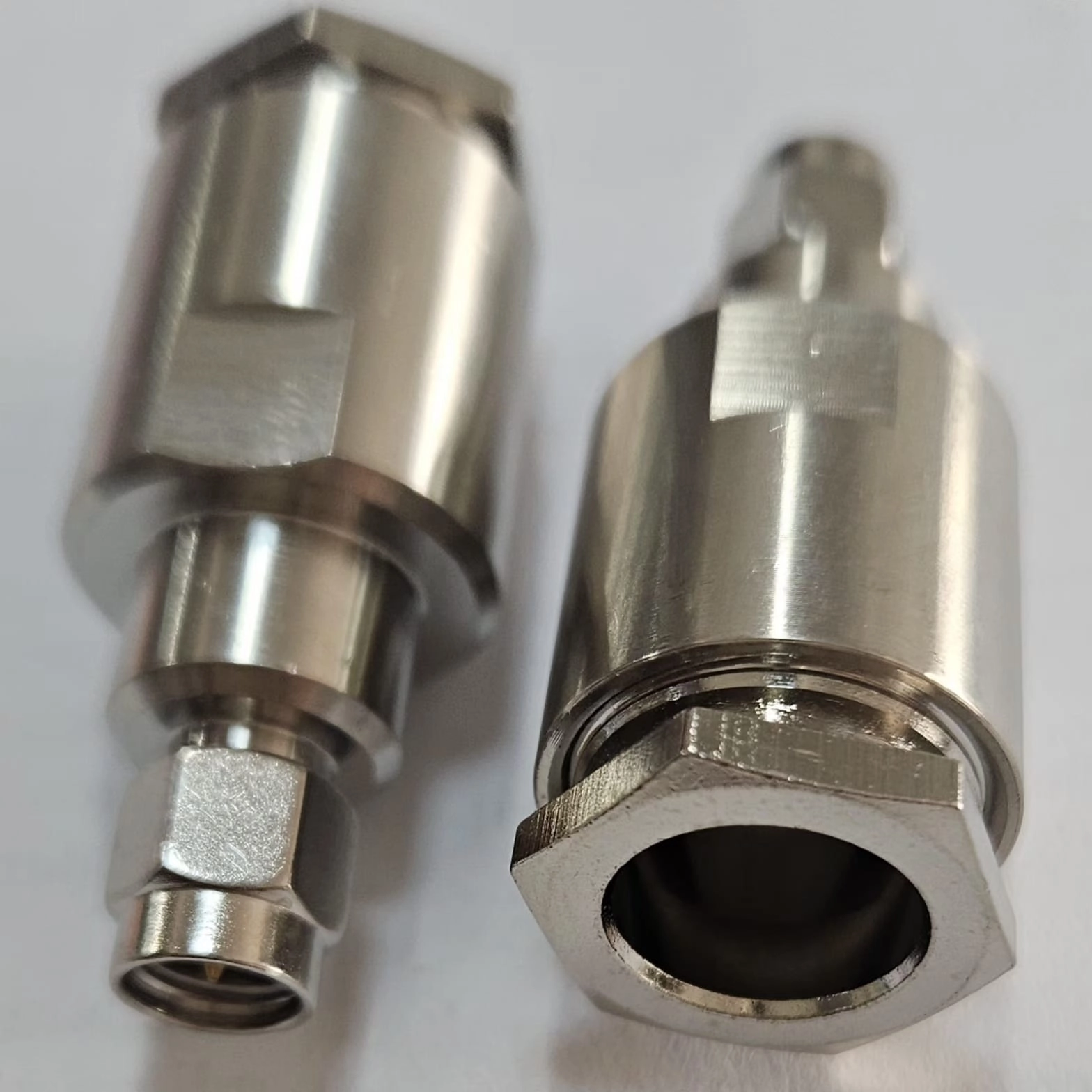 SMA ERKEK RG213-LMR400 KABLO İÇİN VİDALI